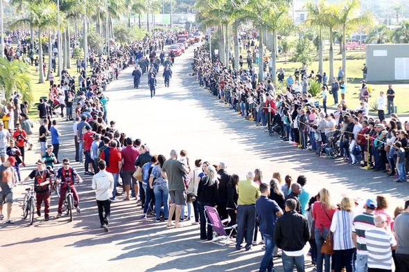 Milhares de pessoas prestigiam o desfile cívico em Criciúma 