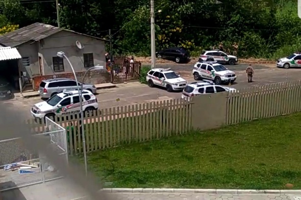 Após troca de tiros com a Polícia Militar bandidos são alvejados em Criciúma