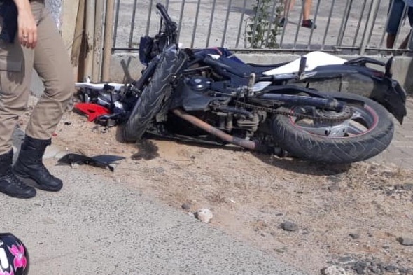 Motociclista morre após ter a frente cortada por carro em Criciúma 