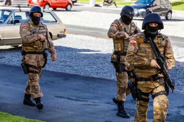 Polícia Militar apreende 66kg de maconha e prende quatro bandidos em Criciúma 
