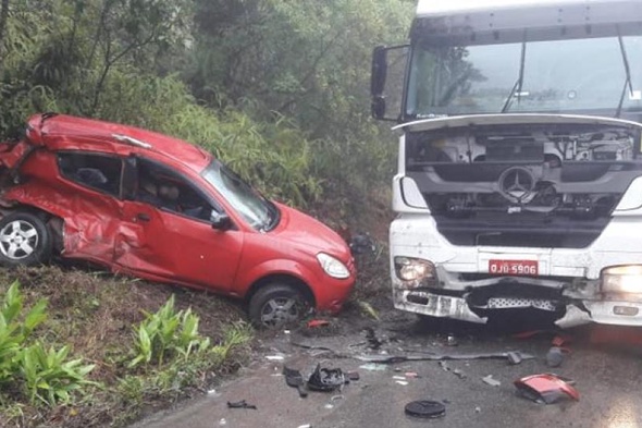 Duas mulheres morrem em acidente na Serra Dona Francisca