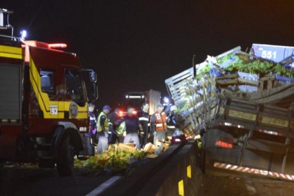 Acidente entre caminhões, carretas e automóveis é registrado em Araranguá