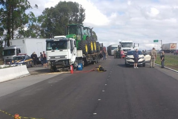 Uma pessoa morre em acidente entre cinco carros, caminhão, van e moto em Curitiba